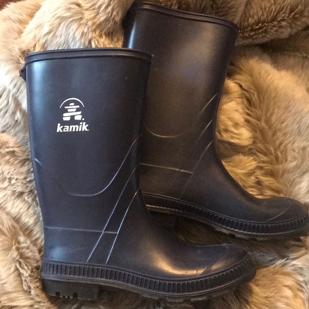 Kamik Rain Boot.   Navy - Mid Calf.